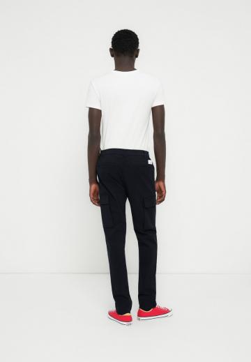 Брюки с накладными карманами