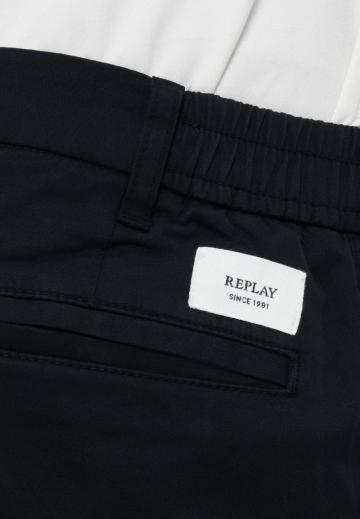 Брюки с накладными карманами