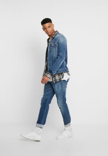 Узкие джинсы