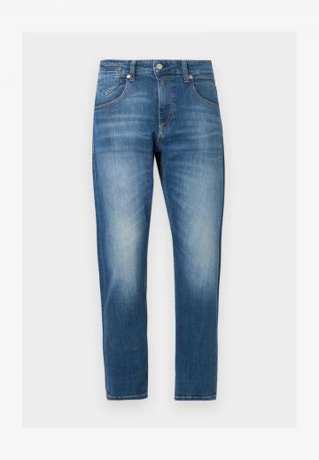 Узкие джинсы