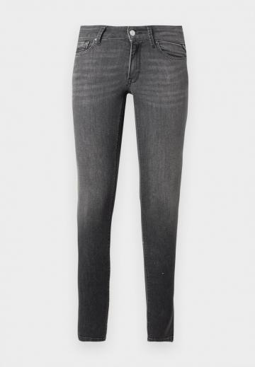 Узкие джинсы