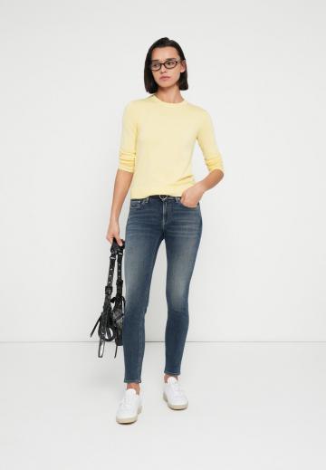 Узкие джинсы