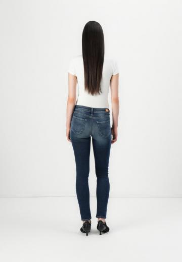 Узкие джинсы