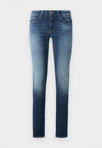Узкие джинсы