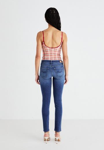 Узкие джинсы