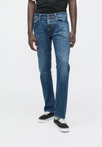 Прямые джинсы