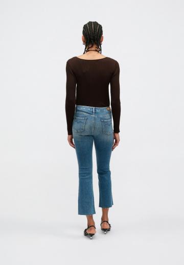 Короткие джинсы