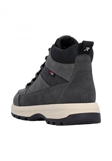 Походные ботинки