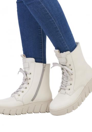 Сапожки на танкетке