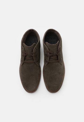 Ботинки на шнуровке