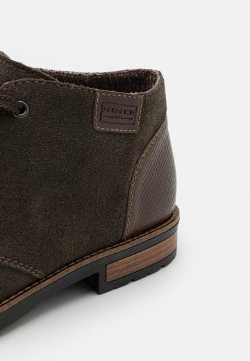 Ботинки на шнуровке