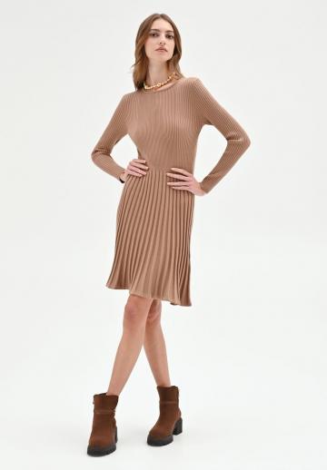 Вязаное платье