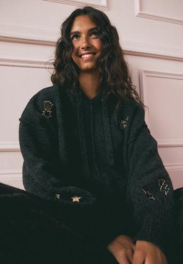 Пуловер с капюшоном