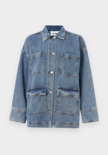 Куртка с накладнымит карманами