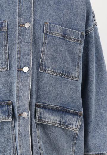 Куртка с накладнымит карманами