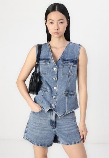 Джинсовая жилетка