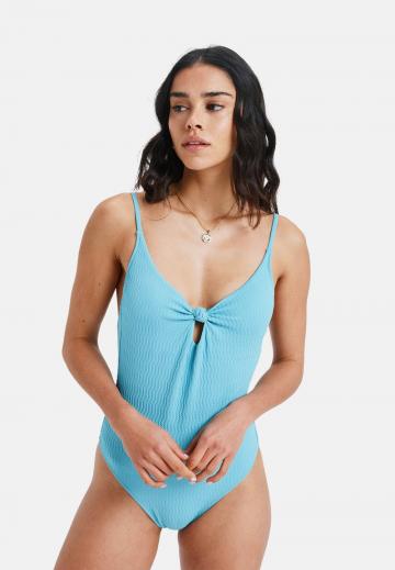 Слитный купальник