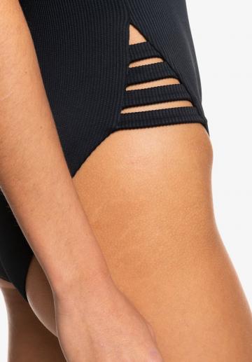 Слитный купальник