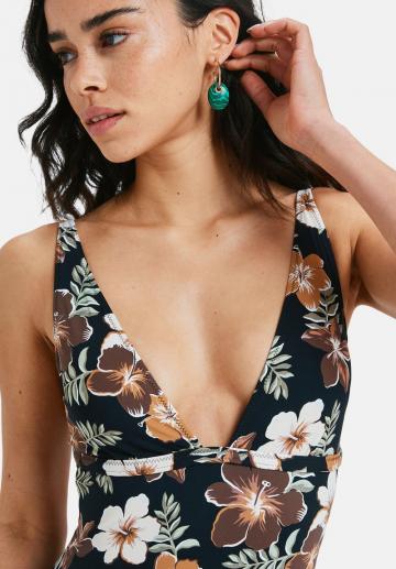 Слитный купальник