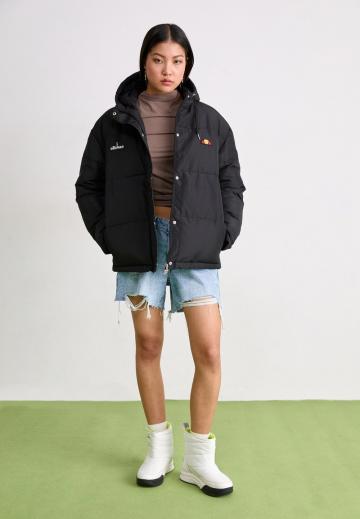 Зимние ботинки