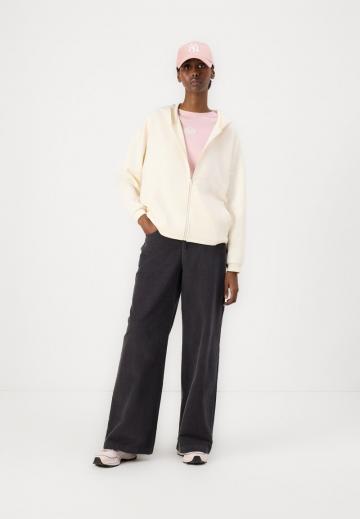 Спортивная толстовка