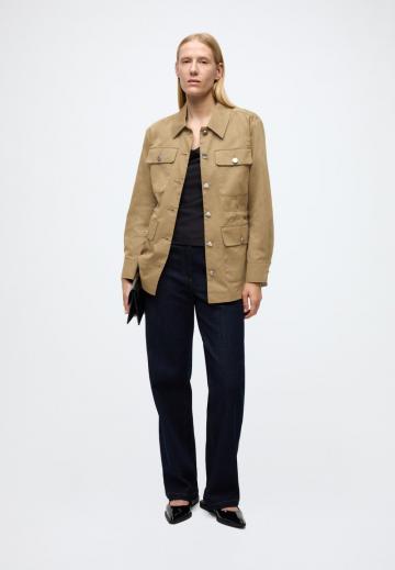 Куртка с накладнымит карманами