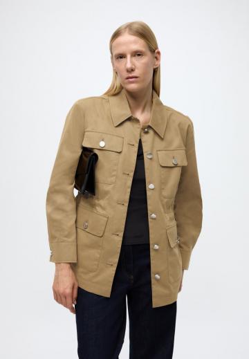 Куртка с накладнымит карманами