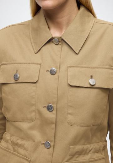 Куртка с накладнымит карманами