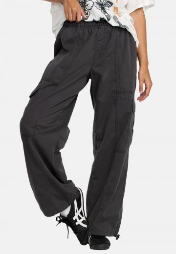 Брюки с накладными карманами