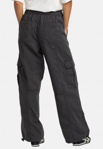 Брюки с накладными карманами