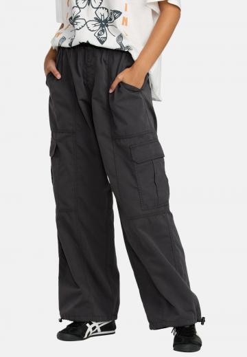 Брюки с накладными карманами