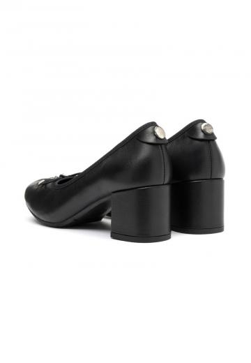 Туфли с высоким носом