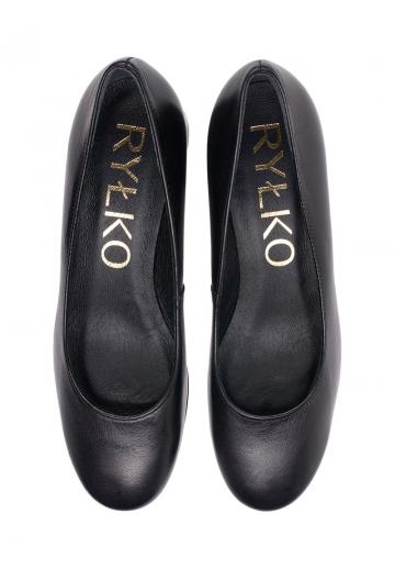 Туфли с высоким носом