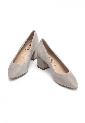 Туфли с высоким носом