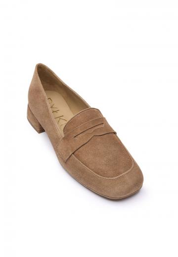 Туфли с высоким носом