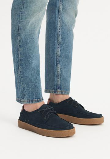 Ботинки на шнуровке