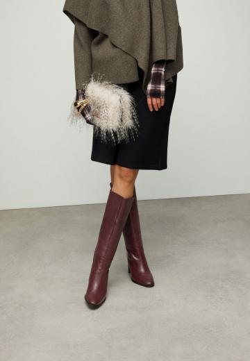 Высокие сапоги