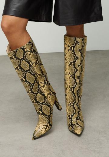 Высокие сапоги