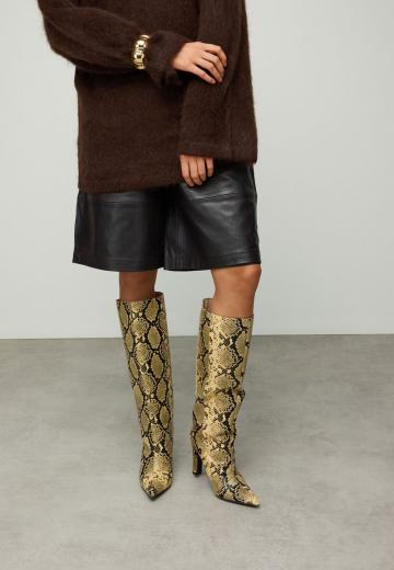 Высокие сапоги