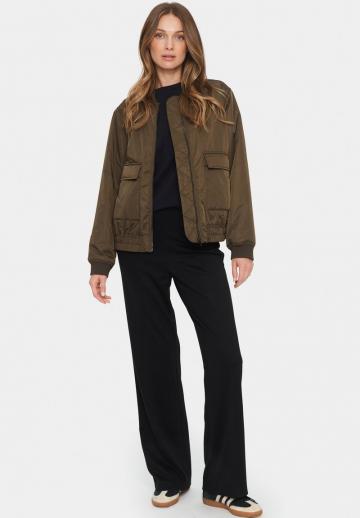 Куртка с накладнымит карманами