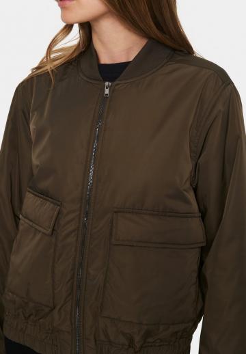 Куртка с накладнымит карманами