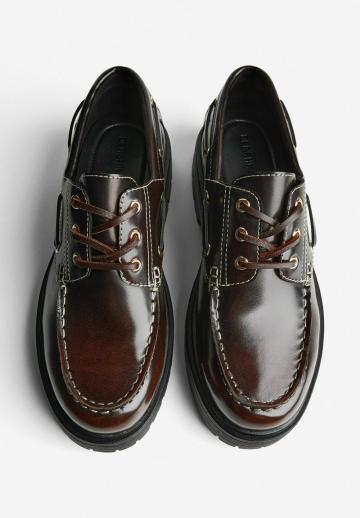 Ботинки на шнуровке