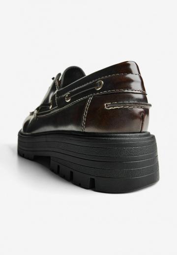 Ботинки на шнуровке