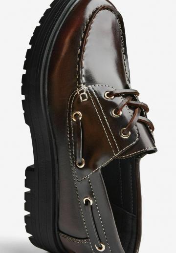 Ботинки на шнуровке