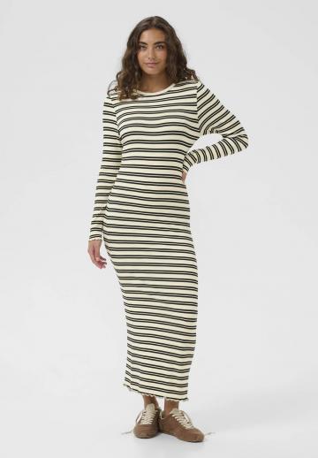 Вязаное платье