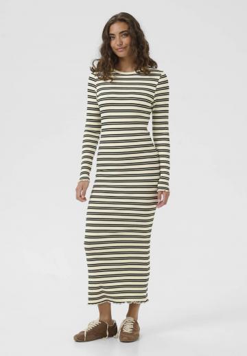 Вязаное платье