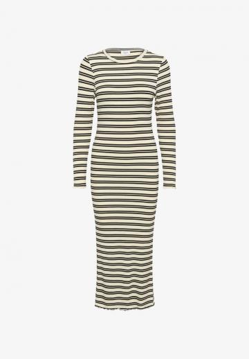 Вязаное платье