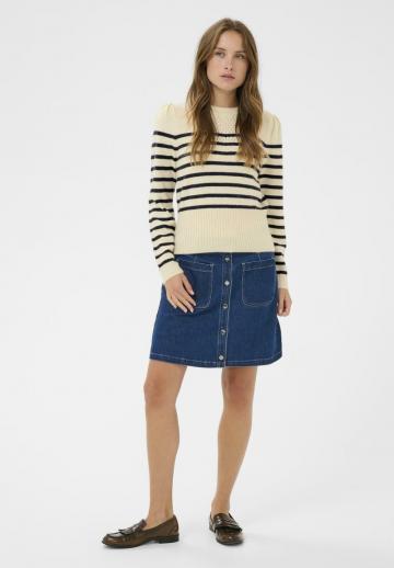Пуловер в полоску