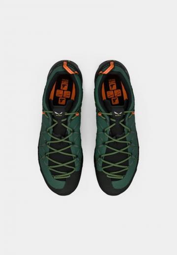 Походные кроссовки