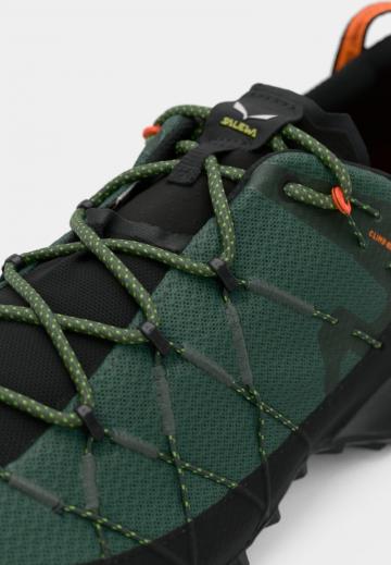 Походные кроссовки